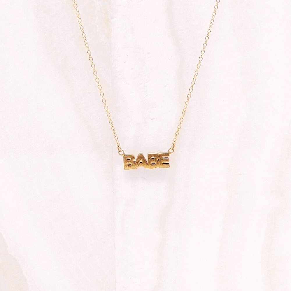 14k Gold Vermiel Babe Nameplate Necklace